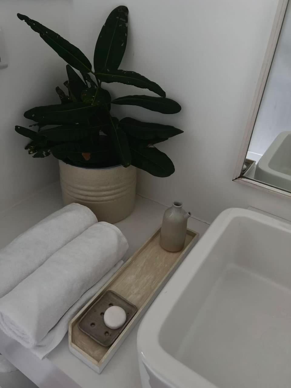 Saffron Robes Living Hotel Hikkaduwa Kültér fotó